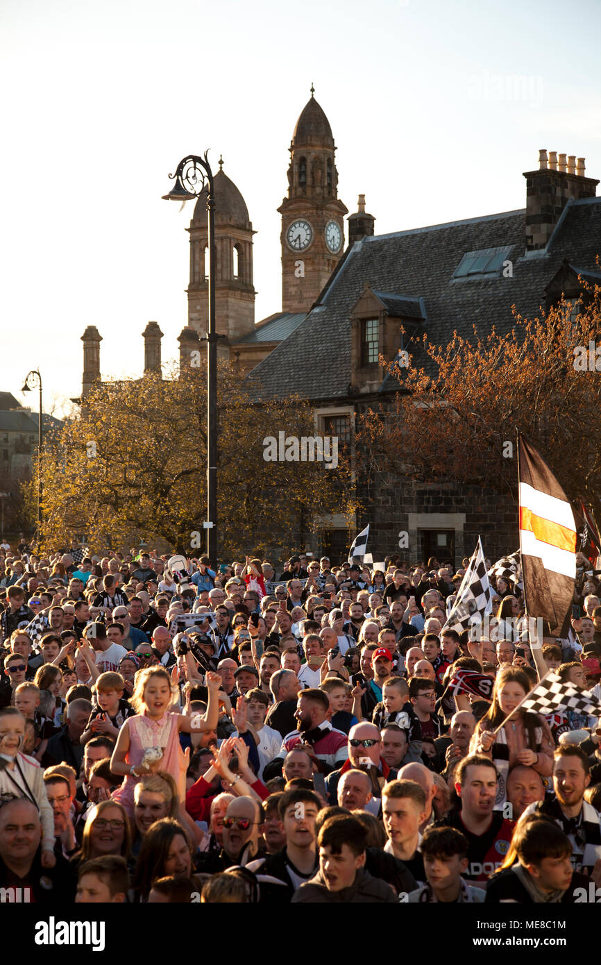 Paisley, UK, 21. April 2018. St. Mirren Meisterschaft parade Paisley 21. April 2018 Credit: David Cameron/Alamy leben Nachrichten Stockfoto