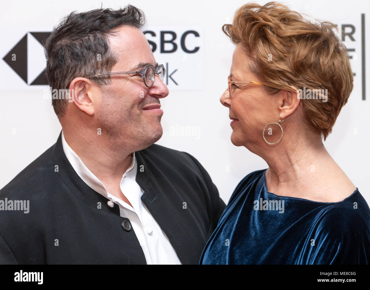 New York, USA, 21. April 2018. Schauspieler Annette Bening und Regisseur Michael Mayer an der Premiere von "Die Möwe" im Tribeca Film Festival 2018 in New York City. Foto von Enrique Ufer/Alamy leben Nachrichten Stockfoto