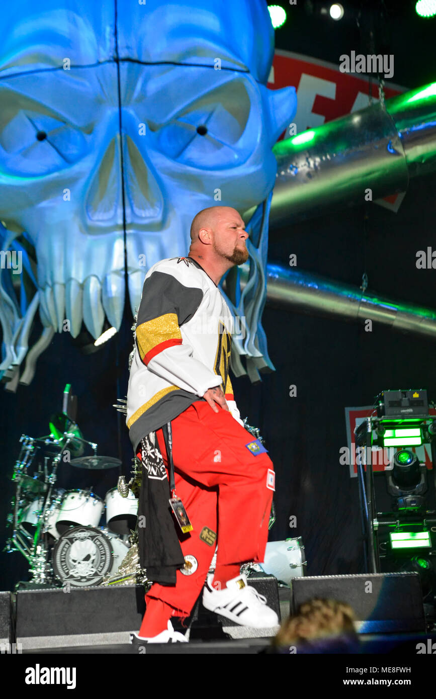 In Las Vegas, Nevada, 21. April 2018 - 5 Finger Death Punch Sänger Ivan L. Moody auf der Bühne am 2. Tag des zweiten jährlichen Las Kombination Heavy Metal Musik Festival in der Innenstadt von Las Vegas Events Center statt. Credit: Ken Howard/Alamy leben Nachrichten Stockfoto