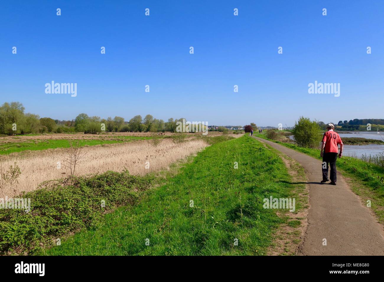 Woodbridge, Suffolk, Großbritannien, 22. April 2018. UK Wetter: Blasenbildung heißen, sonnigen Morgen am Ufer des Flusses Deben in Woodbridge, Suffolk. Stockfoto