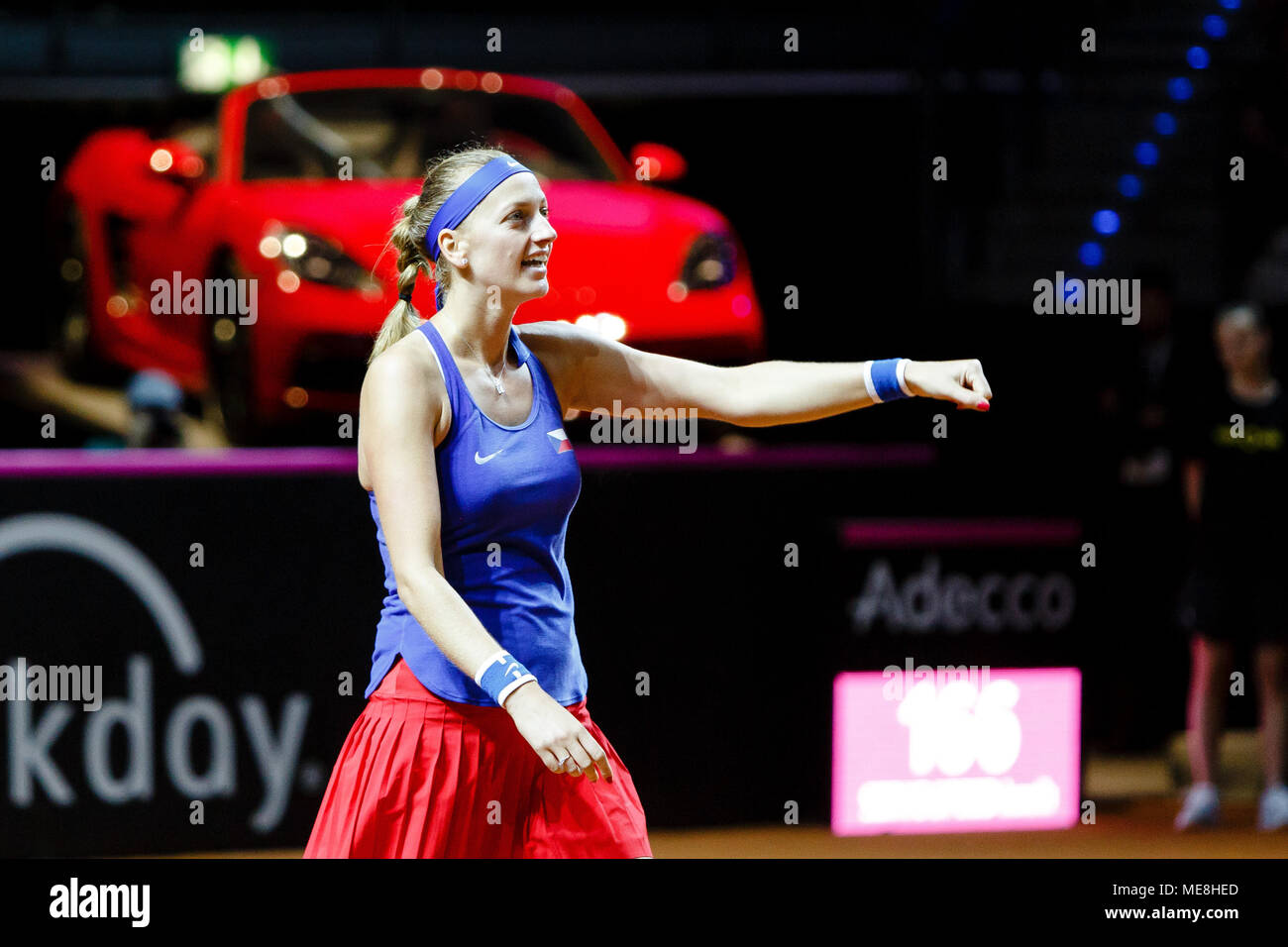 Tschechische Tennisspieler Petra Kvitova in Aktion während der Fed Cup Halbfinale gegen Deutschland. Stockfoto