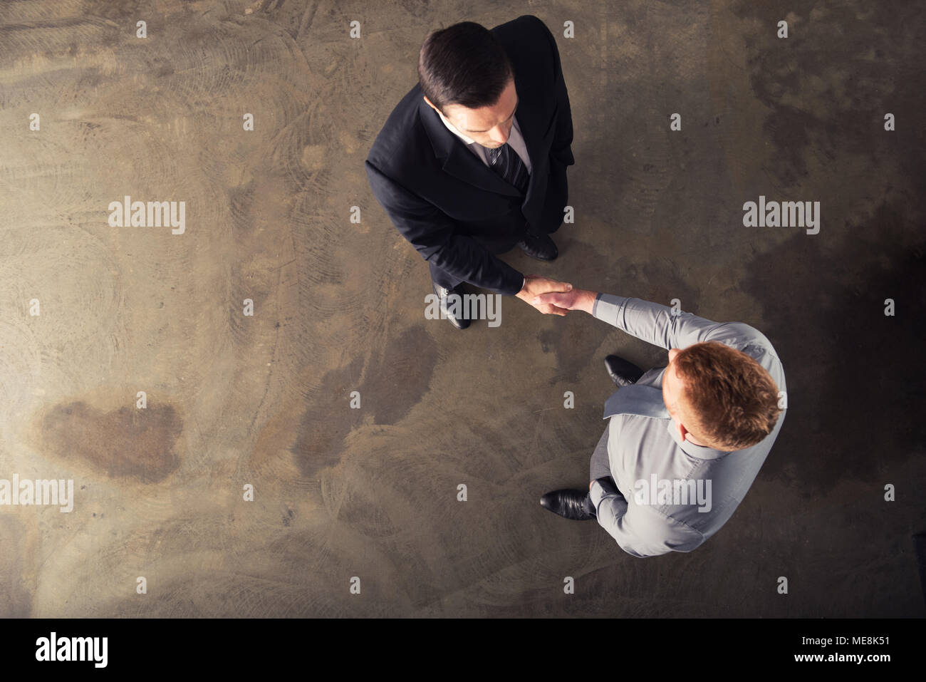 Handshaking business Person im Büro. Konzept der Teamarbeit und Partnerschaft Stockfoto