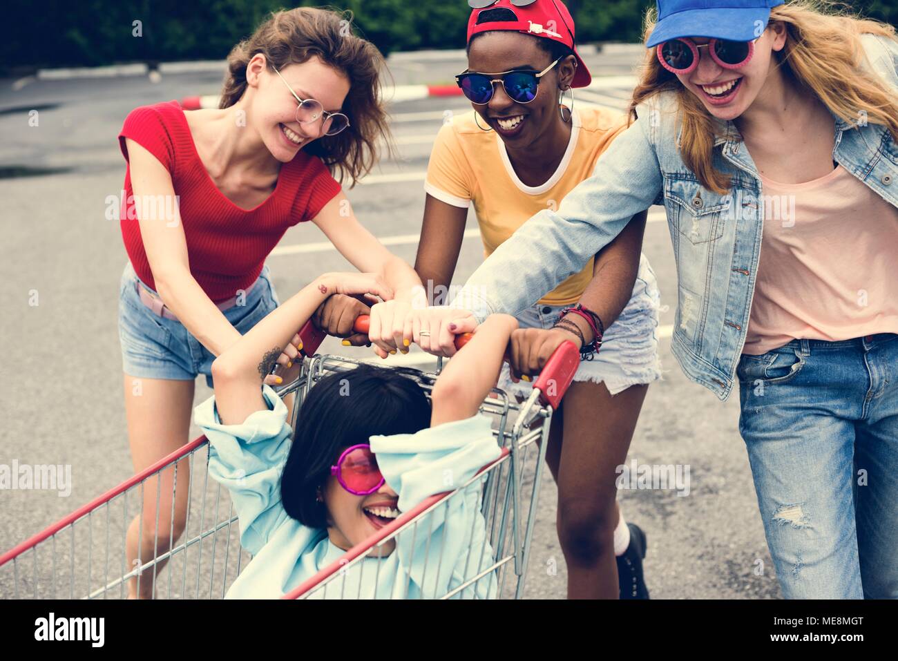 Eine Gruppe von unterschiedlichen Frau Freunde Spaß zusammen Stockfoto
