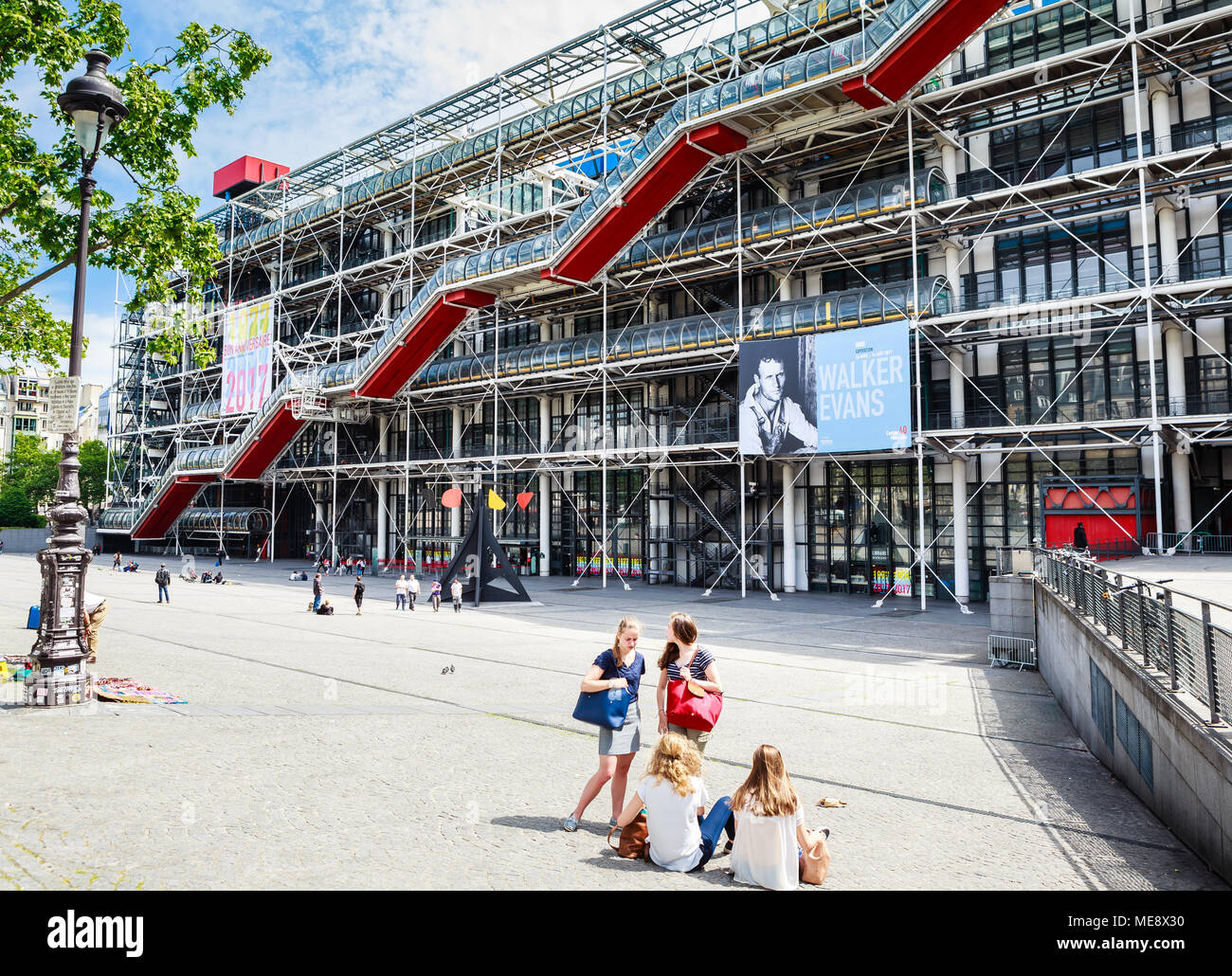 Fassade des Centre Georges Pompidou timelapse in Paris, Frankreich. Das Zentrum von Georges Pompidou ist eines der bekanntesten Museen der moderne Ar Stockfoto