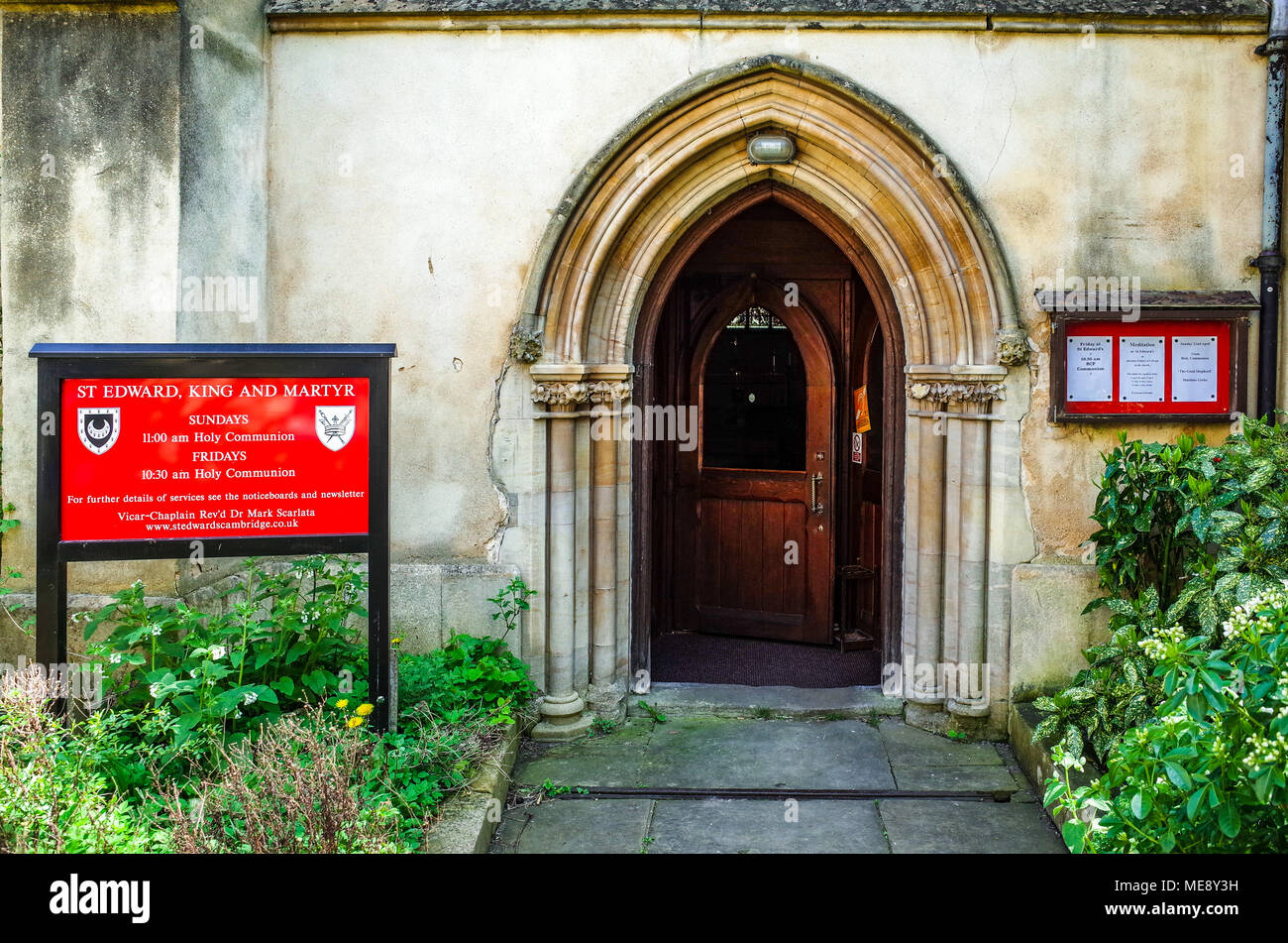 Eingang St Edward König und Märtyrer der Kirche im Herzen von Cambridge UK. Als eine der Geburtsstätten der englischen Reformation bekannt, gegründet 13. Stockfoto