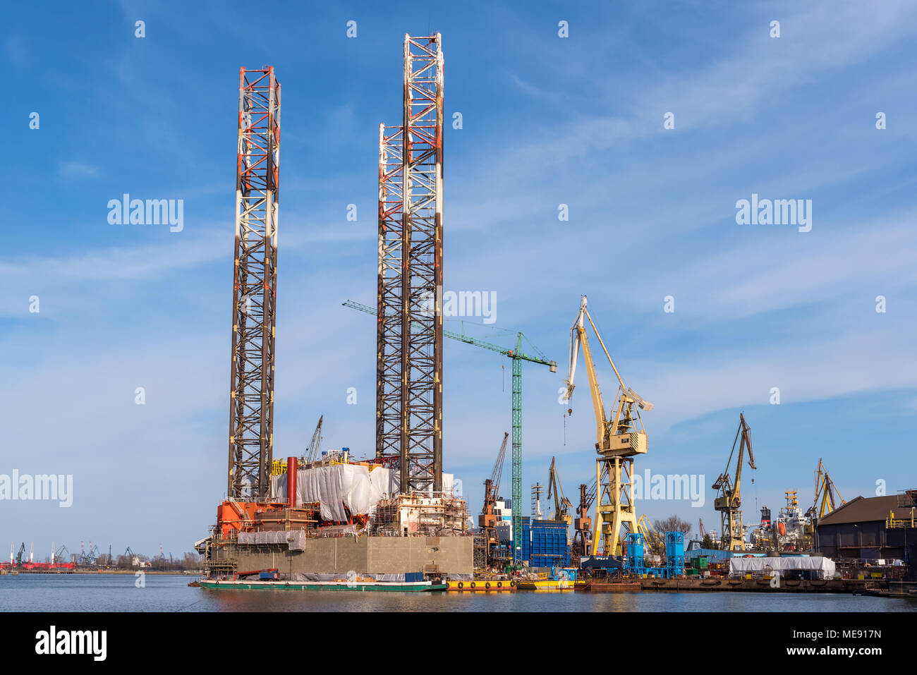Bohrinsel angedockt in Werft in Danzig. Polen Stockfoto