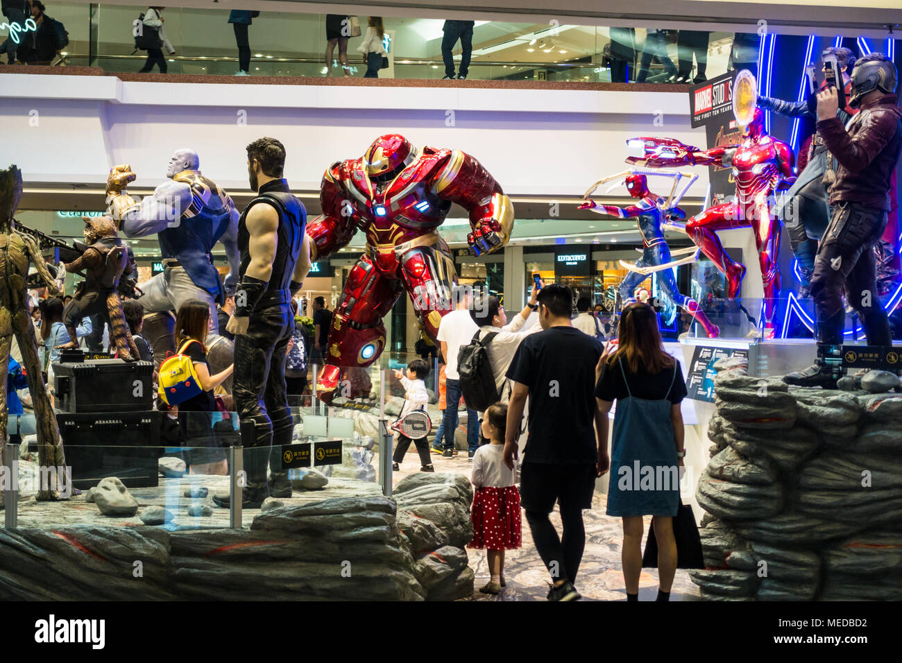 Marvel Superheroes Marketing Kampagne von Blockbuster Film bei Shopping Mall (Mitte), die Förderung von Film Zeichen Stockfoto