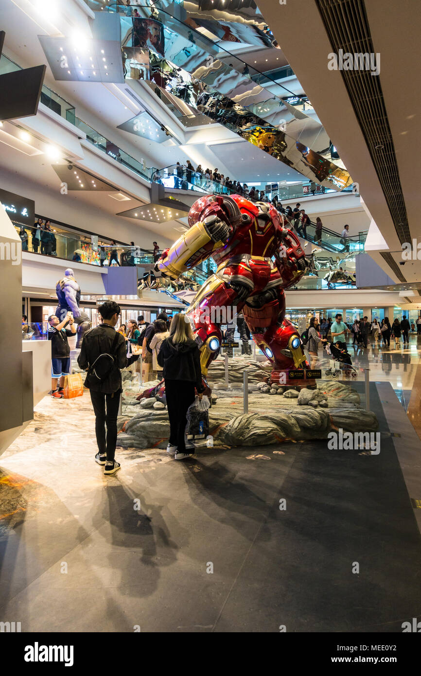 Marketing Kampagne von Blockbuster Film bei Shopping Mall (Mitte), die Förderung von Film Zeichen Stockfoto
