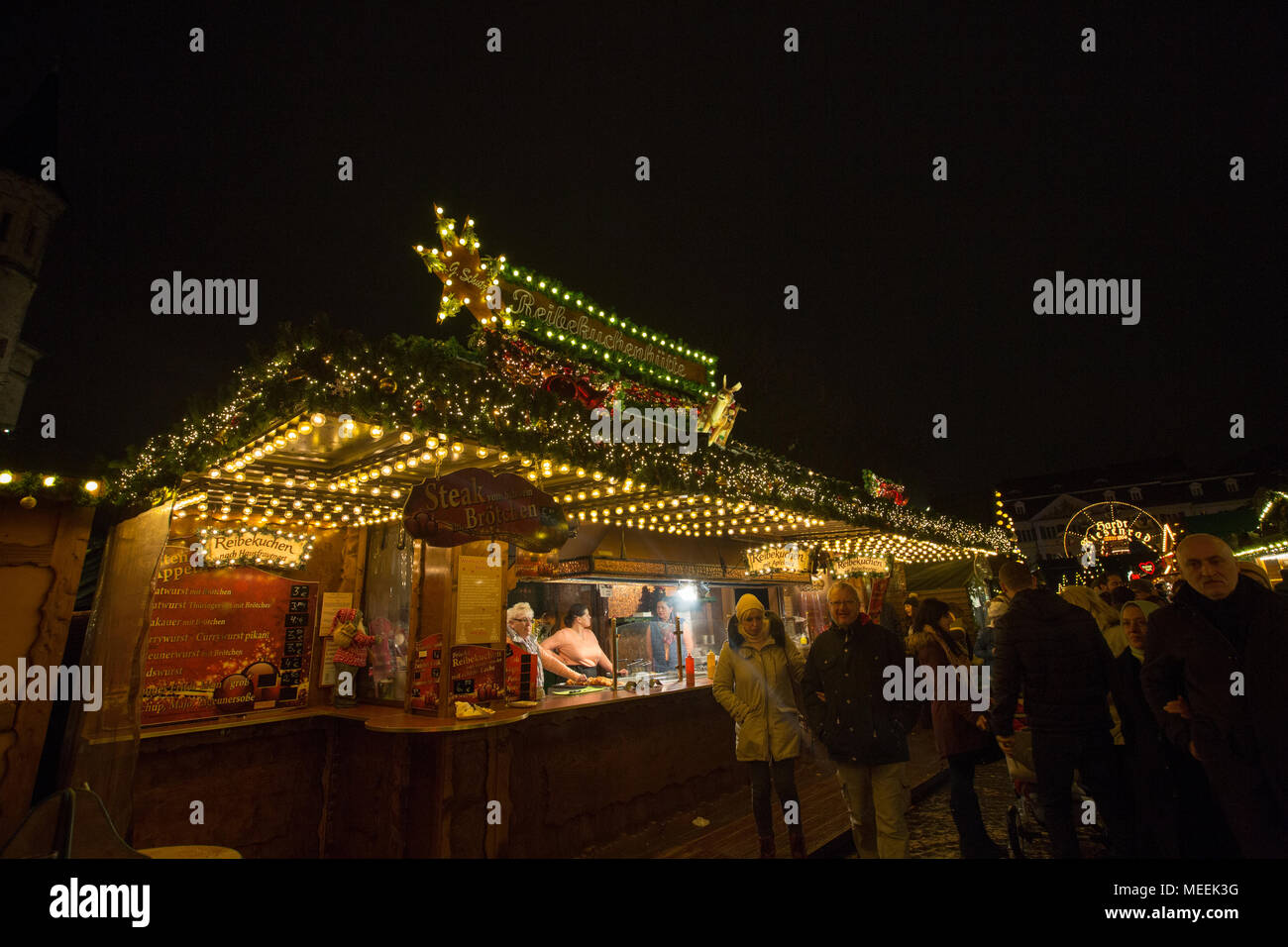 Traditionelle Weihnachtsmarkt oder Weihnachtsmarkt in Bonn, Nordrhein-Westfalen, Deutschland. Stockfoto
