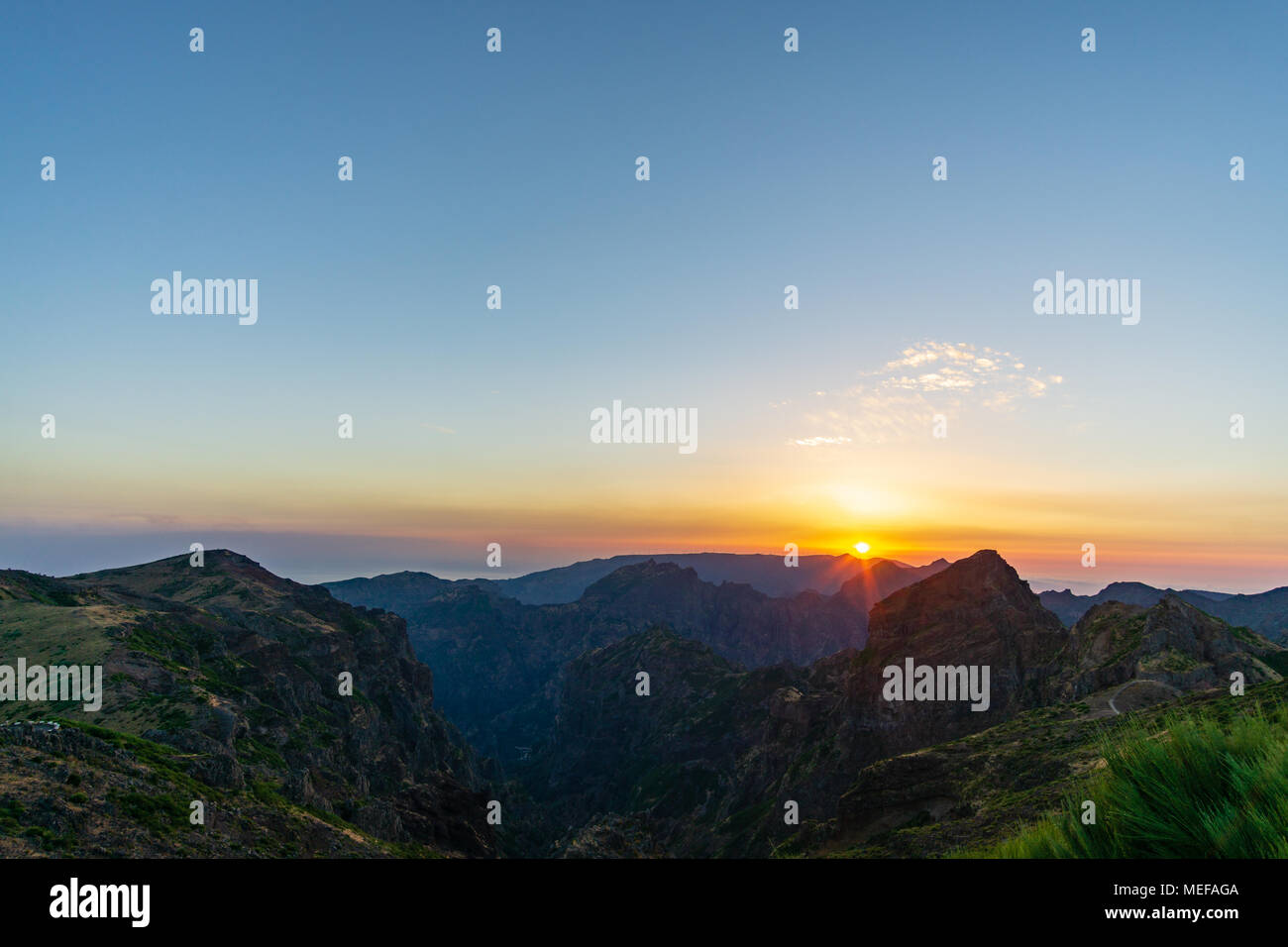 Sonnenaufgang am pico do arieiro Fotos und Bildmaterial in hoher