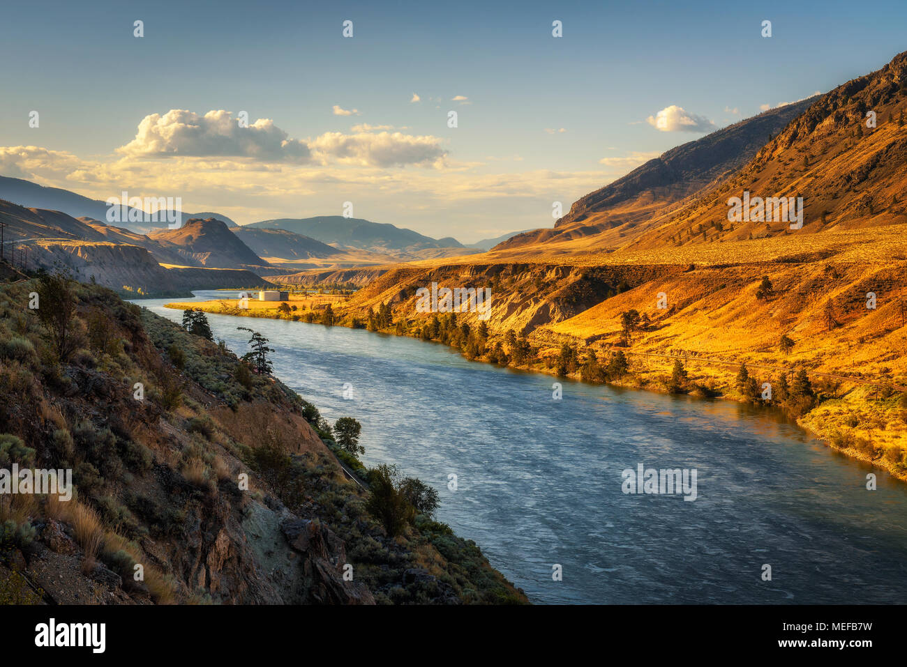 Thompson River bei Sonnenuntergang in British Columbia, Kanada Stockfoto Thompson River bei Sonnenuntergang in British Columbia, Kanada Stockfoto