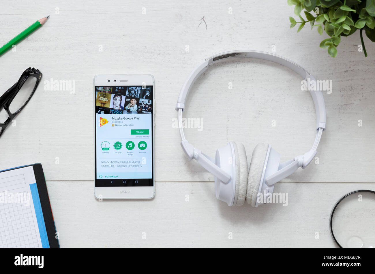 WROCLAW, Polen - 29. MÄRZ 2018: Google Musik ist ein Service, mit rechtlichen Streaming Musik. Smartphone mit Google Musik App in Google Play Store o Stockfoto