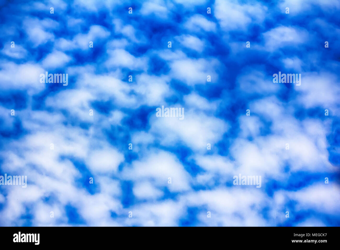 Hohe Wolke (altocumului) Schafe, Wolken, flauschig, Vlies Wolken bei Sonnenuntergang, Himmel, Himmel Stockfoto