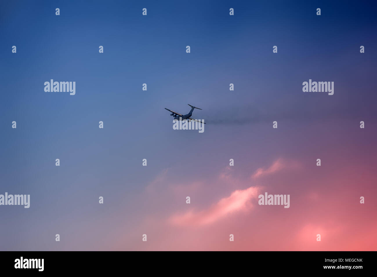 Pkw Flugzeug hebt ab Stockfoto