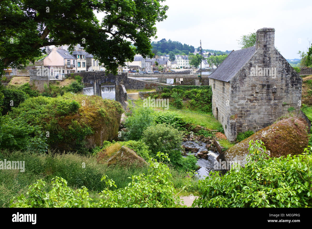 Das 18. Jahrhundert Wassermühle in Plestin-les-Grèves, Bretagne, Frankreich - Johannes Gollop Stockfoto