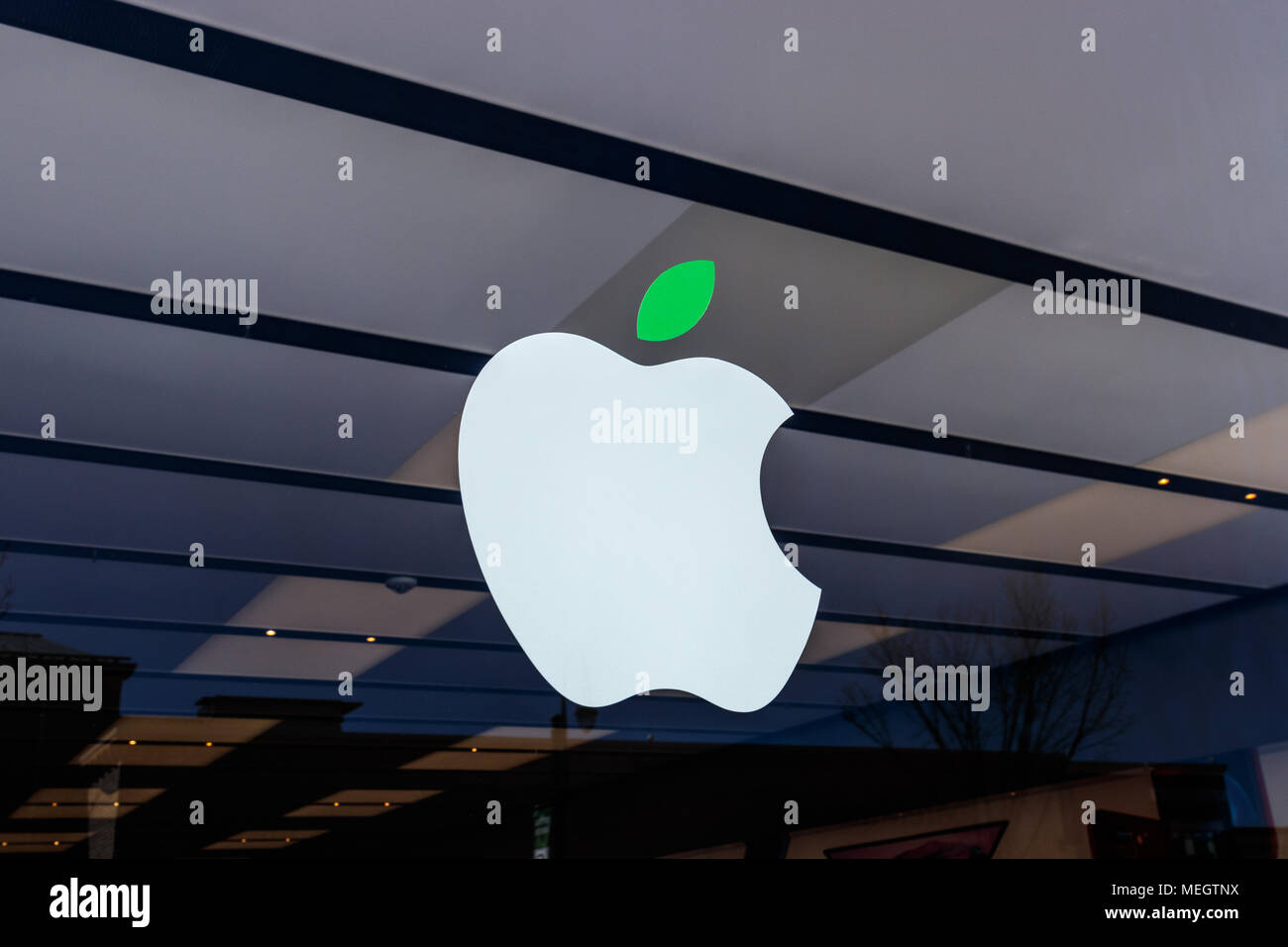 Dayton - ca. April 2018: Apple Store Retail Mall Lage. Apple verkauft und Dienstleistungen iPhones, iPads, iMacs und Macintosh II. Stockfoto