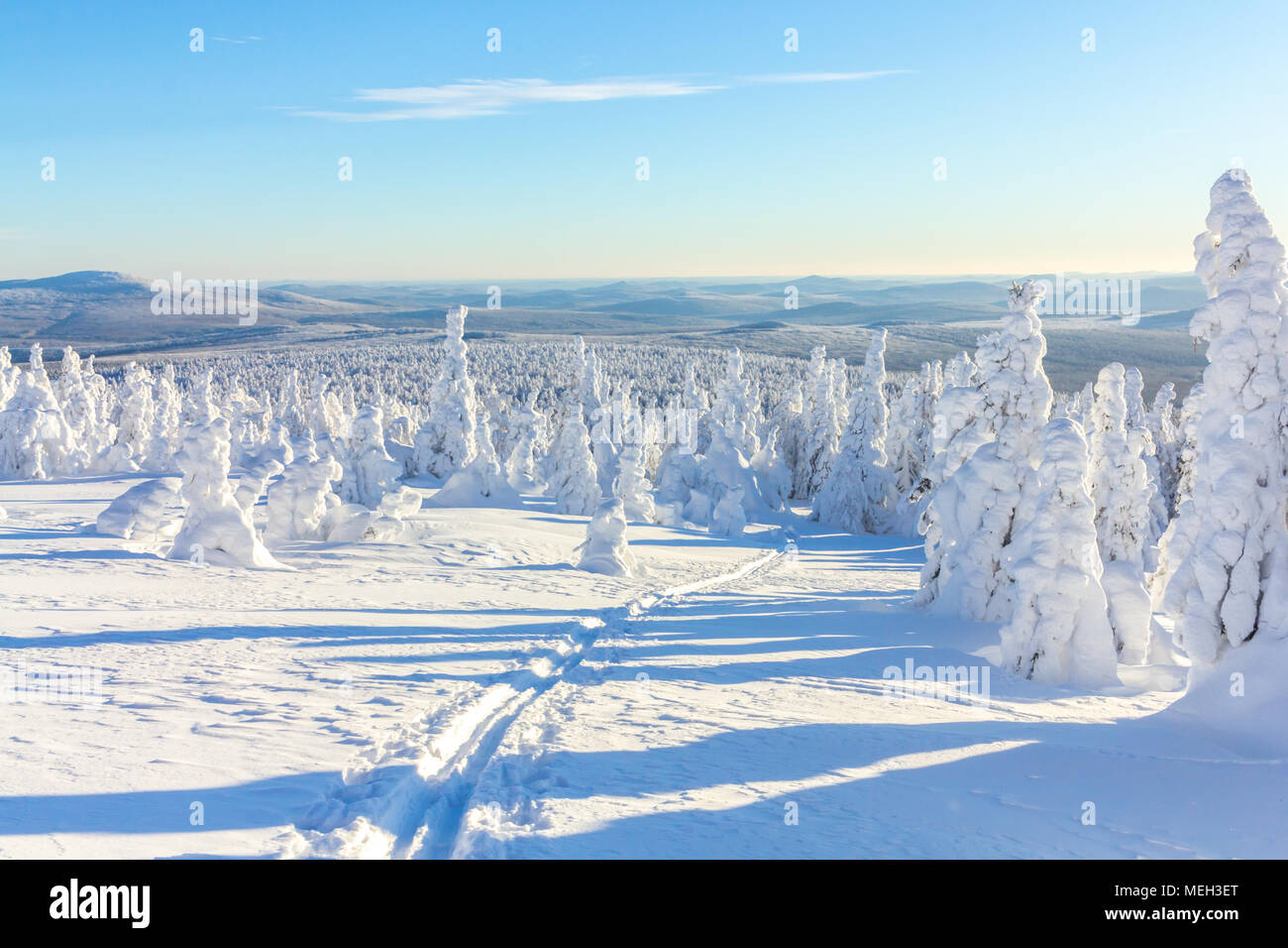 Die Berge des nördlichen Ural, Rußland, eine Reise Skifahren im Januar 2016 Stockfoto