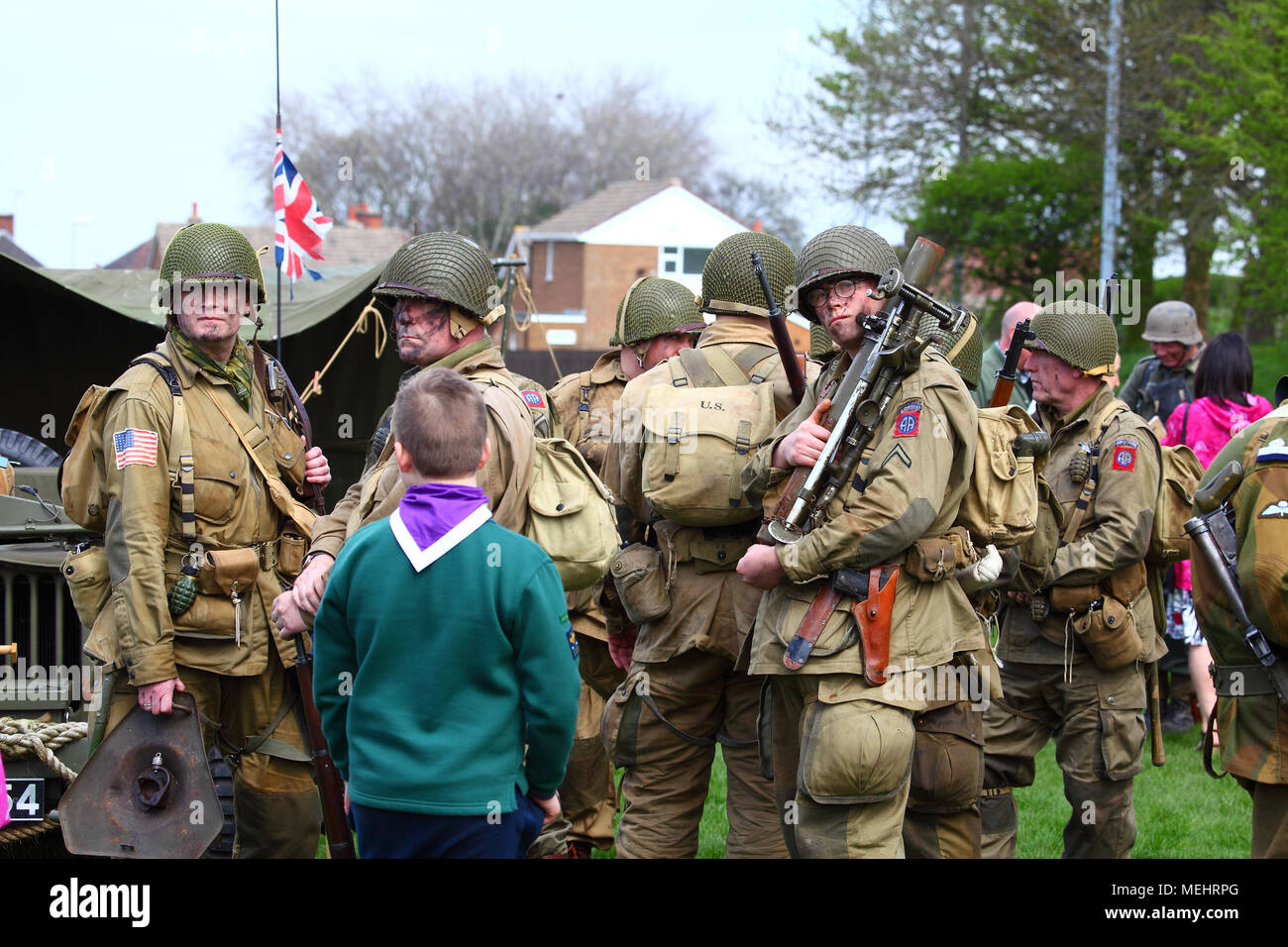 Morley, Leeds, Großbritannien - 22 April 2018. Weltkrieg zwei reenactment Gruppen durchgeführt wurden zeigt und feuerten ihre vintage Feuerwaffen abgebildet sind US-Armee Soldaten. Credit: Andrew Gardner/Alamy leben Nachrichten Stockfoto