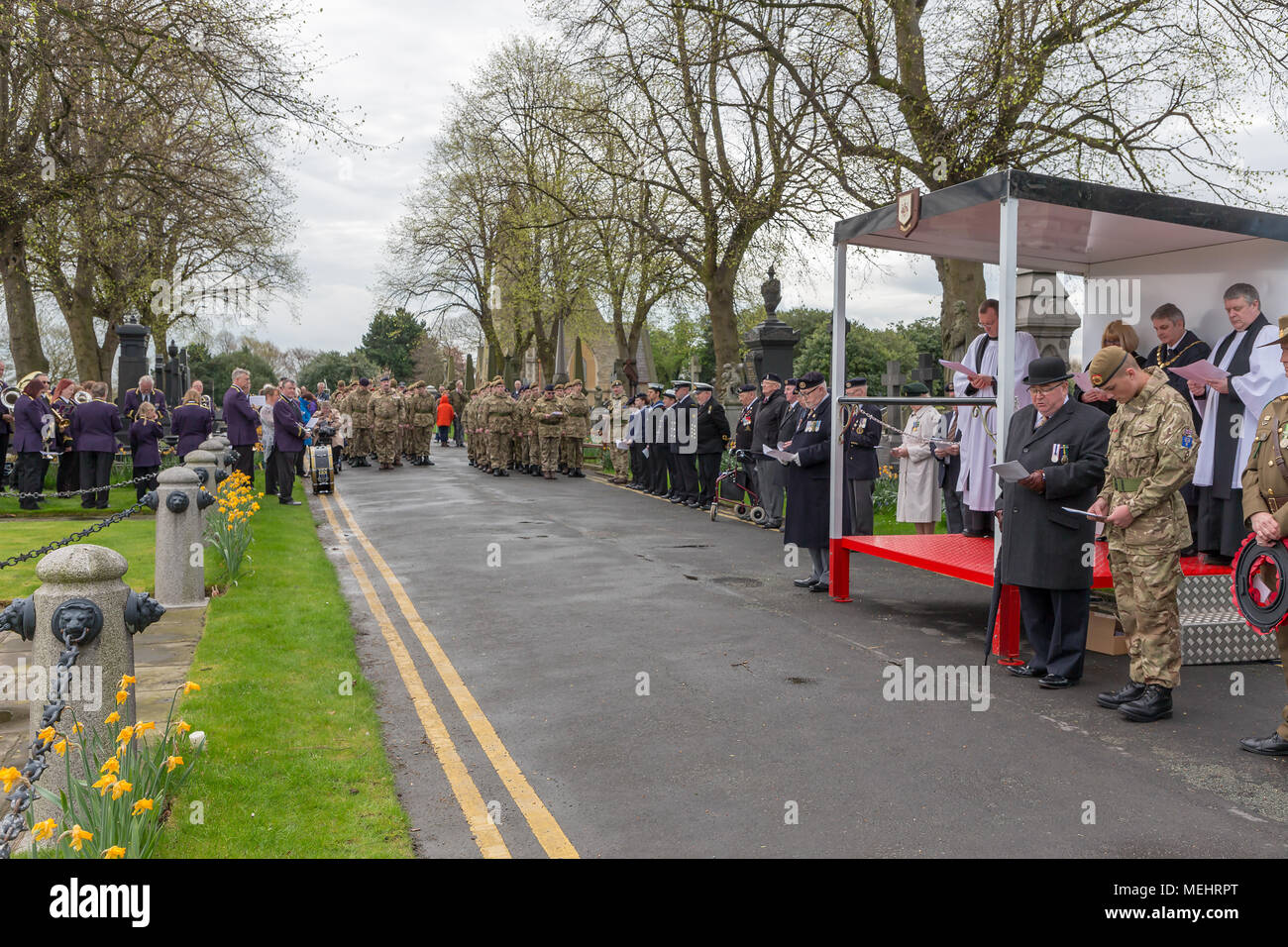 Der Service, die an den Soldaten "Ecke der Jahrestag der ANZAC Day - Warrington, UK, 22. April 2018 zu gedenken. Der Jahrestag der ANZAC Tag begeht am Sonntag, 22. April 2018 im Rahmen der Soldaten Ecke von Warrington Friedhof gewesen, als der stellvertretende Bürgermeister, Herr Stadtrat Karen Mundry, Kadetten von der Königin Lancashire Regiment, Warrington Meer Kadetten und viele Veteranen waren anwesend: John Hopkins/Alamy leben Nachrichten Stockfoto