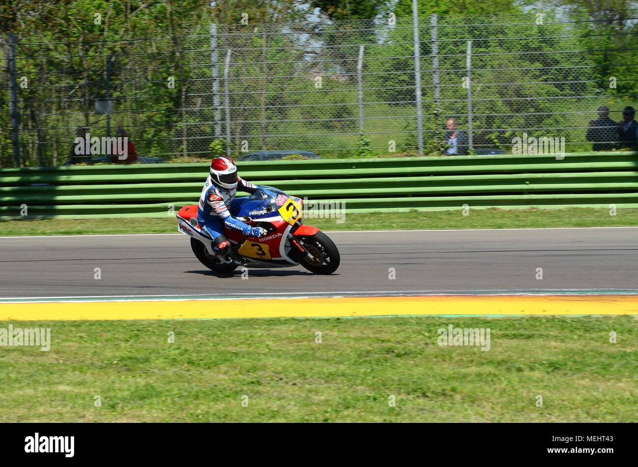 21. April 2018: Freddie Spencer auf Honda NSR 500 Bei der Legende Festival 2018 in Imola in Italien. Stockfoto