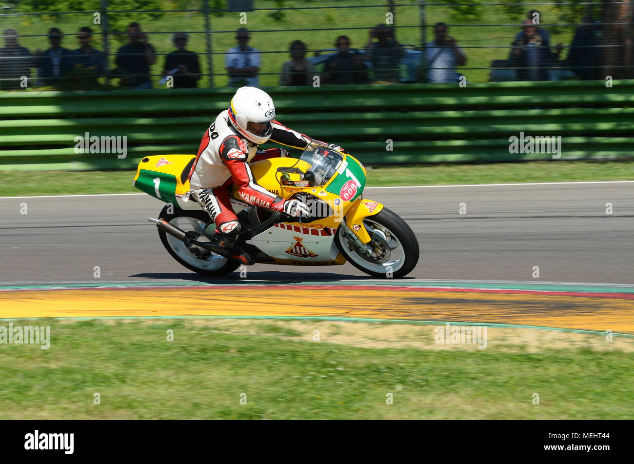 Imola, 21. April 2018. Carlos Lavado auf Yamaha YZR 250 während der Legende Festival 2018 in Imola in Italien. Credit: Dan74/Alamy leben Nachrichten Stockfoto