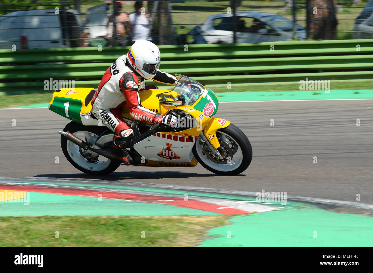 Imola, 21. April 2018. Carlos Lavado auf Yamaha YZR 250 während der Legende Festival 2018 in Imola in Italien. Credit: Dan74/Alamy leben Nachrichten Stockfoto