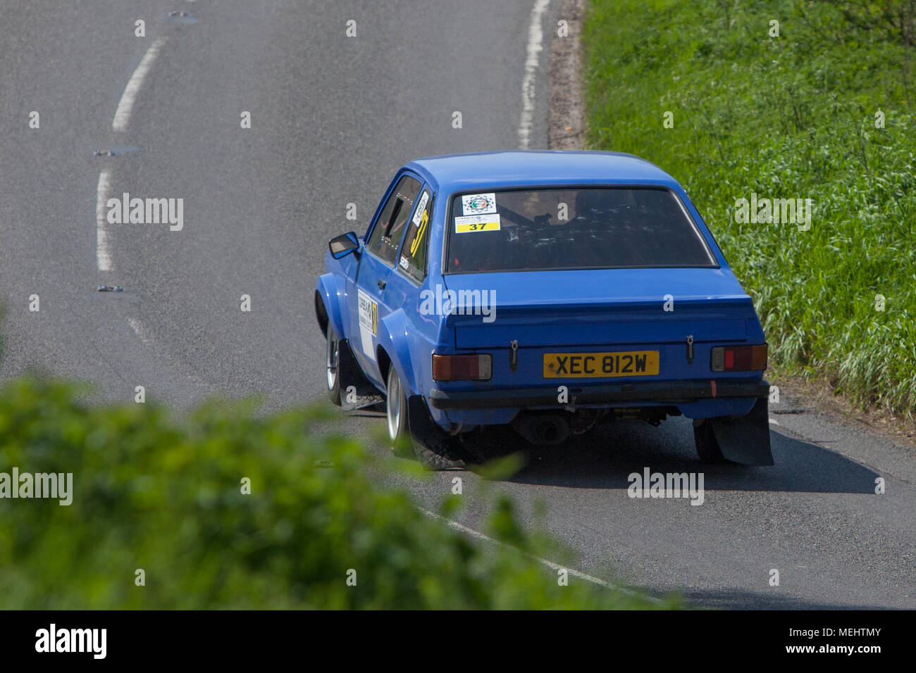 Tendring und Clacton, England. 22. April 2018. Der erste geschlossene Road Rally in England fegt durch Tendring, Essex gehalten zu werden. Die wegweisende Corbeau sitze Rallye sieht 120 Wettbewerber über fünf Wertungsprüfungen konkurrieren. Rund 10.000 Zuschauer Beifall auf den Treiber. Stephanie Humphries/Alamy leben Nachrichten Stockfoto