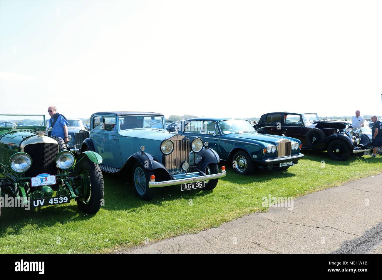 Bicester, Oxfordshire, UK. 22.04.2018. Sonntag Jagt 'Drive es Tag' im Bicester Erbe, das ist eine historische Ex-RAF-Basis anzeigen klassische Fahrzeuge, Pkw, Lkw, Motorräder, Fahrräder, Flugzeuge und Fahrzeuge enthalten. Credit: Michelle Brücken/Alamy Leben Nachrichten. Stockfoto
