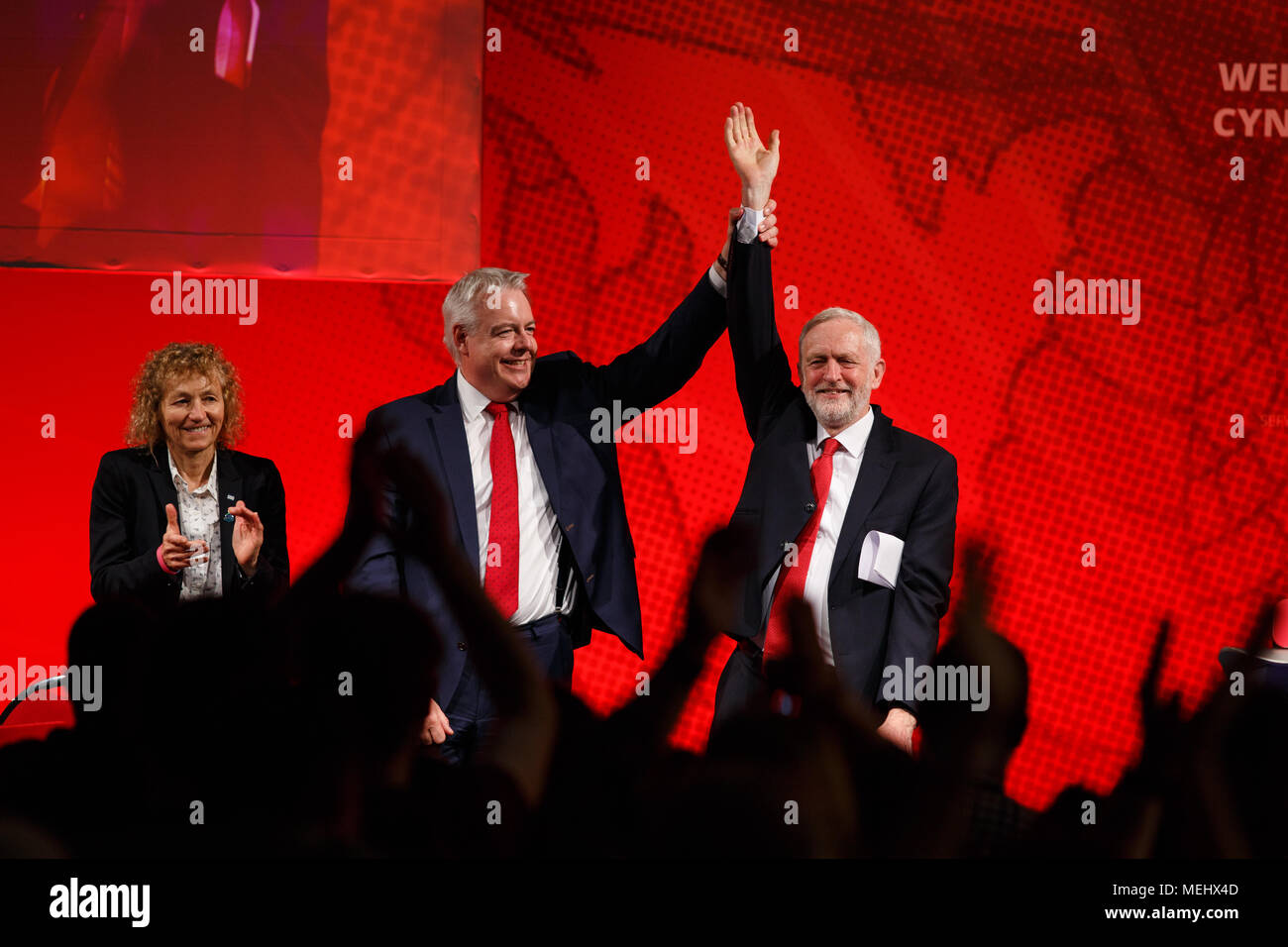 Welsh Arbeitskonferenz, Llandudno, Großbritannien, 22. April 2018. Carwyn Jones und Jeremy Corbyn auf der Bühne Waliser Arbeitskonferenz Credit: Sean Pursey/Alamy leben Nachrichten Stockfoto