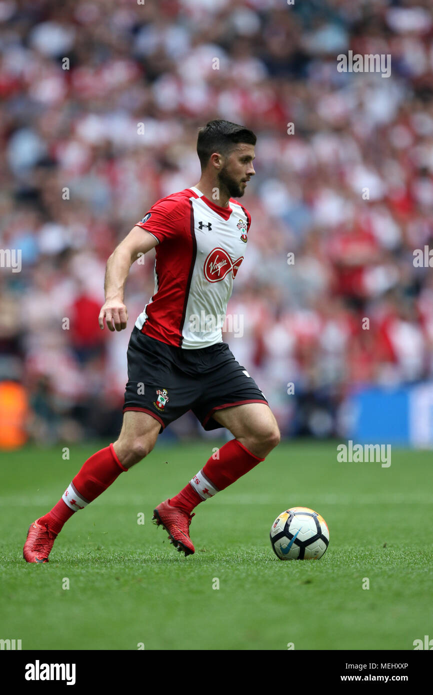 London, UK, 22. April 2018. Shane Long (S) an der Emirate FA-Cup Halbfinale zwischen Chelsea und Southampton, im Wembley Stadion, London, am 22. April 2018. ** Dieses BILD IST FÜR DIE REDAKTIONELLE VERWENDUNG ** Quelle: Paul Marriott/Alamy leben Nachrichten Stockfoto