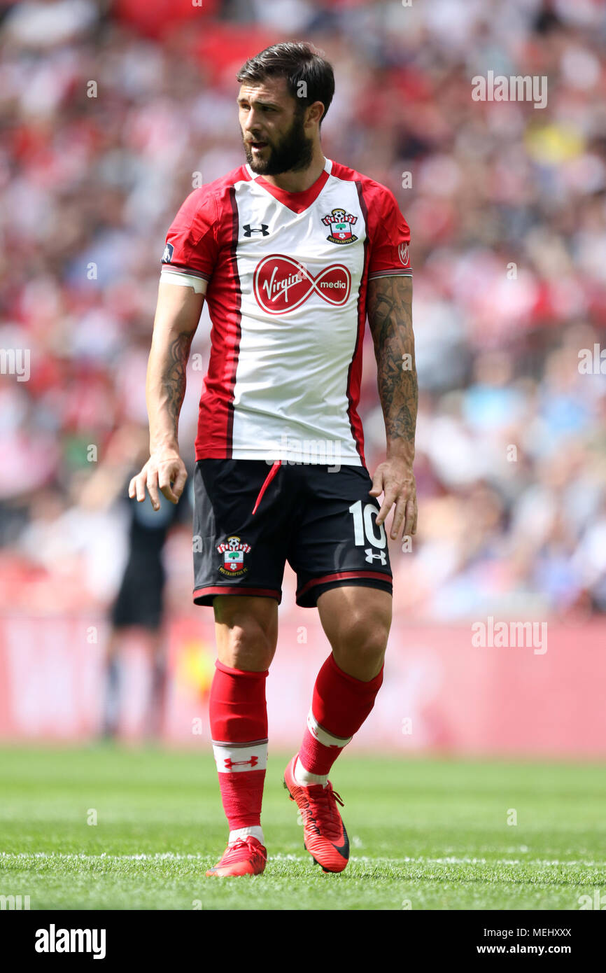 London, UK, 22. April 2018. Charlie Austin (S) an der Emirate FA-Cup Halbfinale zwischen Chelsea und Southampton, im Wembley Stadion, London, am 22. April 2018. ** Dieses BILD IST FÜR DIE REDAKTIONELLE VERWENDUNG ** Quelle: Paul Marriott/Alamy leben Nachrichten Stockfoto