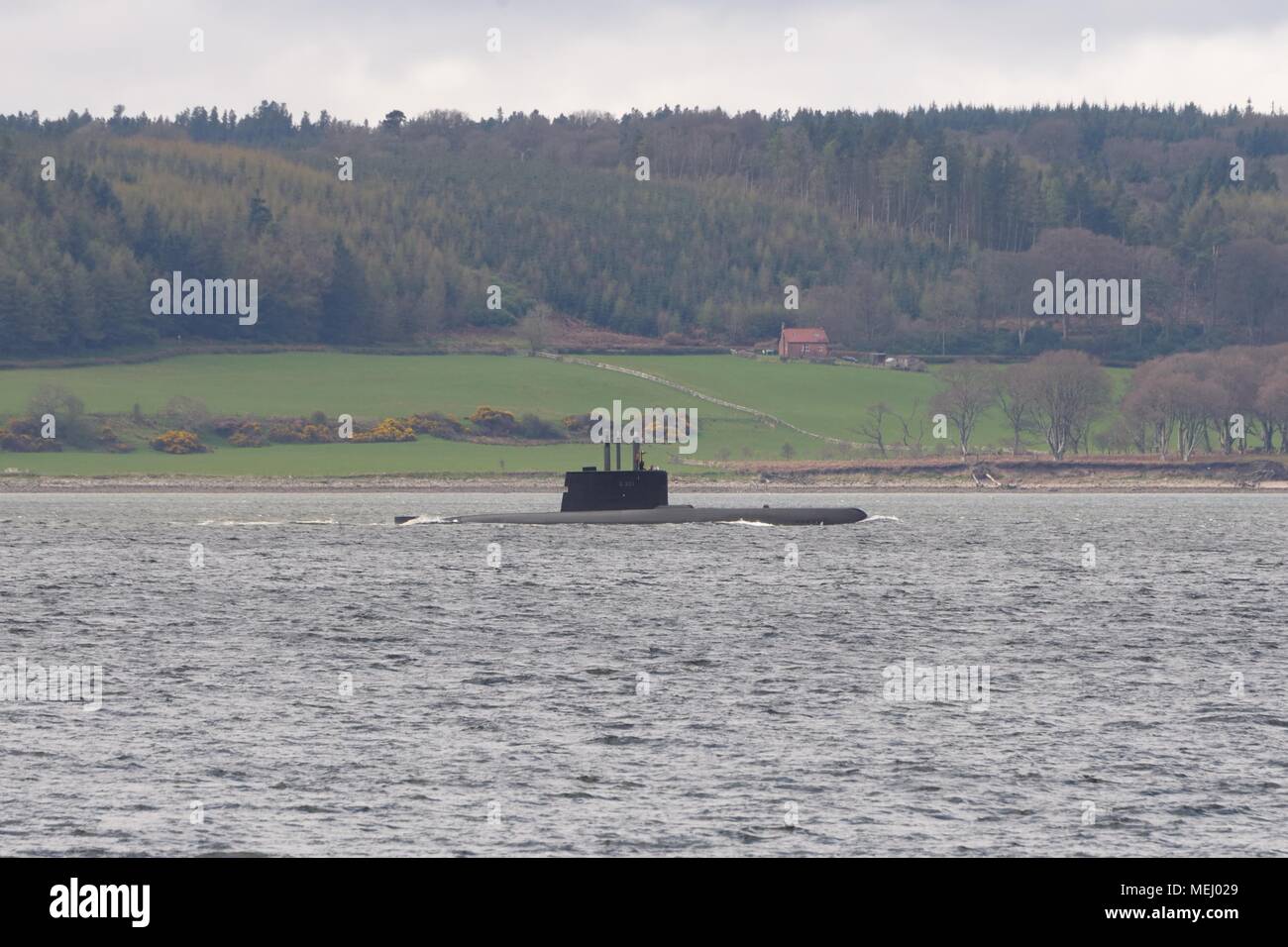 River Clyde, Schottland, Großbritannien. 22. April 2018. Einer Norwegischen Marine-U-Boot der Schottischen Küste patrouillieren in der multi-nationalen Übung üben maritimen Fähigkeiten wie Anti-U-Boot-Krieg, anti-oberfläche Kriegsführung und anti-Air warfare. Quelle: Douglas Carr/Alamy leben Nachrichten Stockfoto