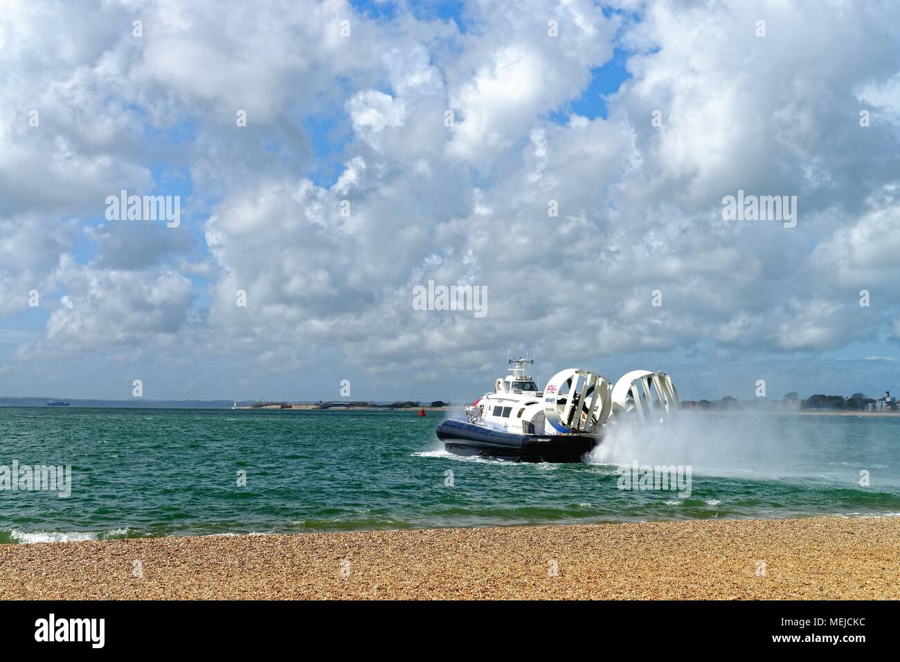 Passagier hovercraft von Strand in Portsmouth Hampshire England Großbritannien abfliegen Stockfoto