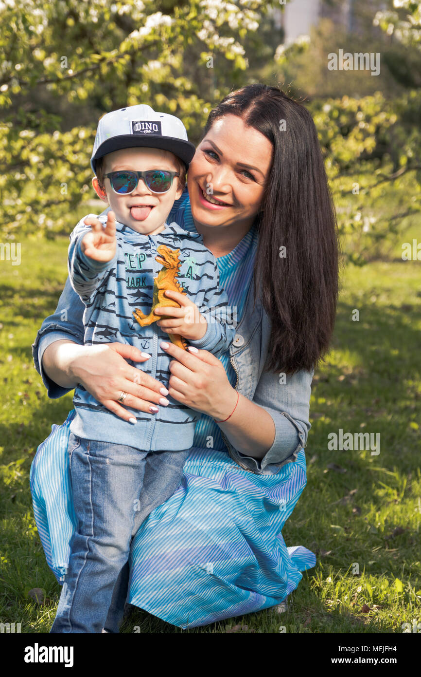 Mutter und Sohn gemeinsam lachen. Stockfoto Mutter und Sohn gemeinsam lachen. Stockfoto