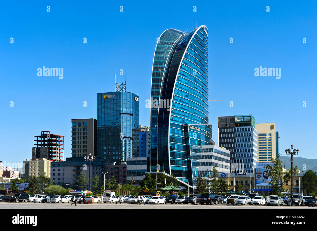 Das moderne Stadtzentrum mit dem Internationalen Handelszentrum, das Blue Sky Hotel und das Sheraton, an Sukhbataar Square, Ulaanbaatar, Mongolei Stockfoto