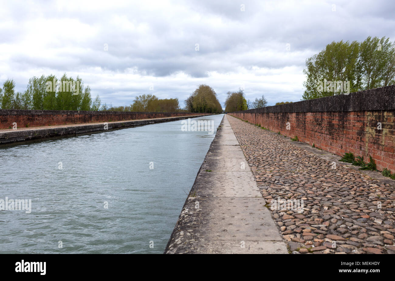 Garonne Kanal von Cacor zu Moissac über den Fluss Tarn in Frankreich, zwischen 1842 und 1846 mit 356 m Länge gebaut Stockfoto