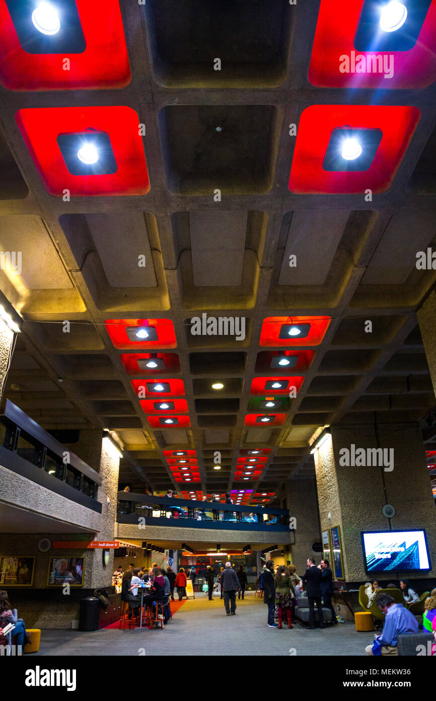Innenraum des Barbican Centre, London, UK Stockfoto