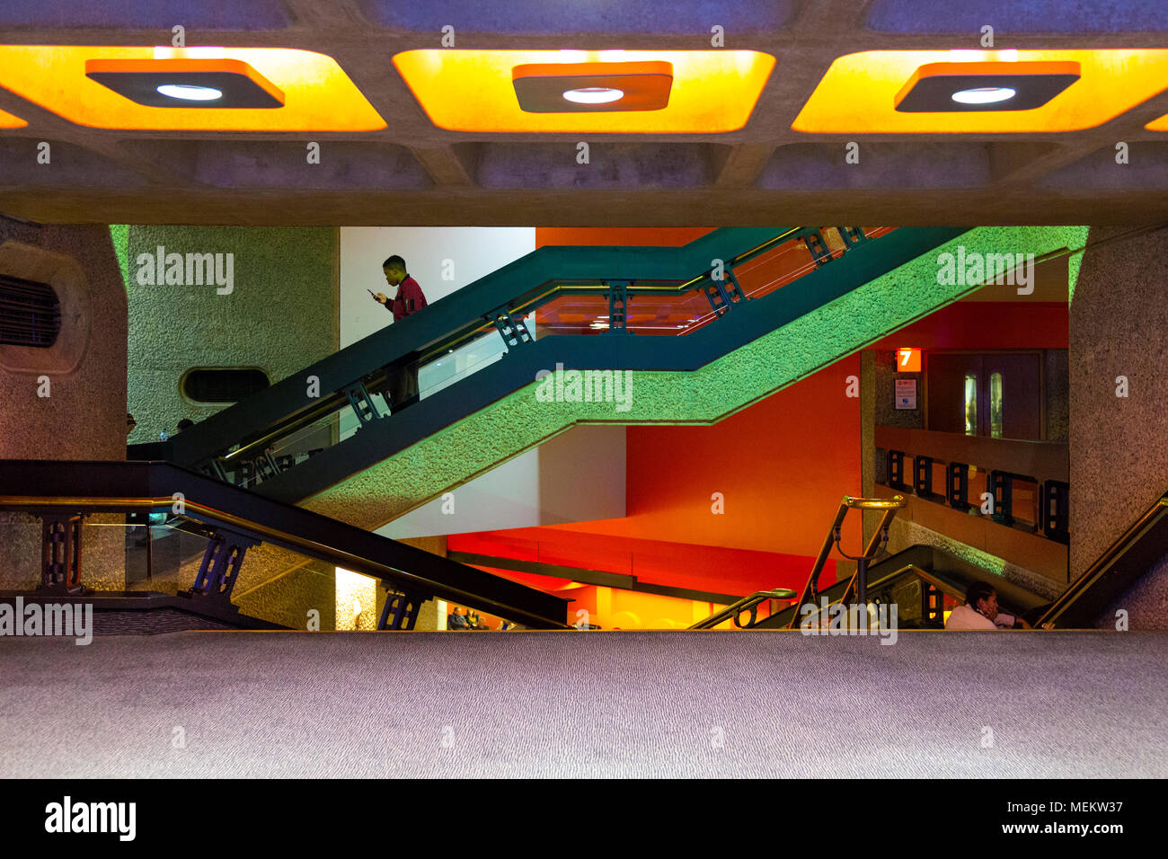 Brutalist konkreten Architektur - Innenraum des Barbican Centre, London, UK Stockfoto