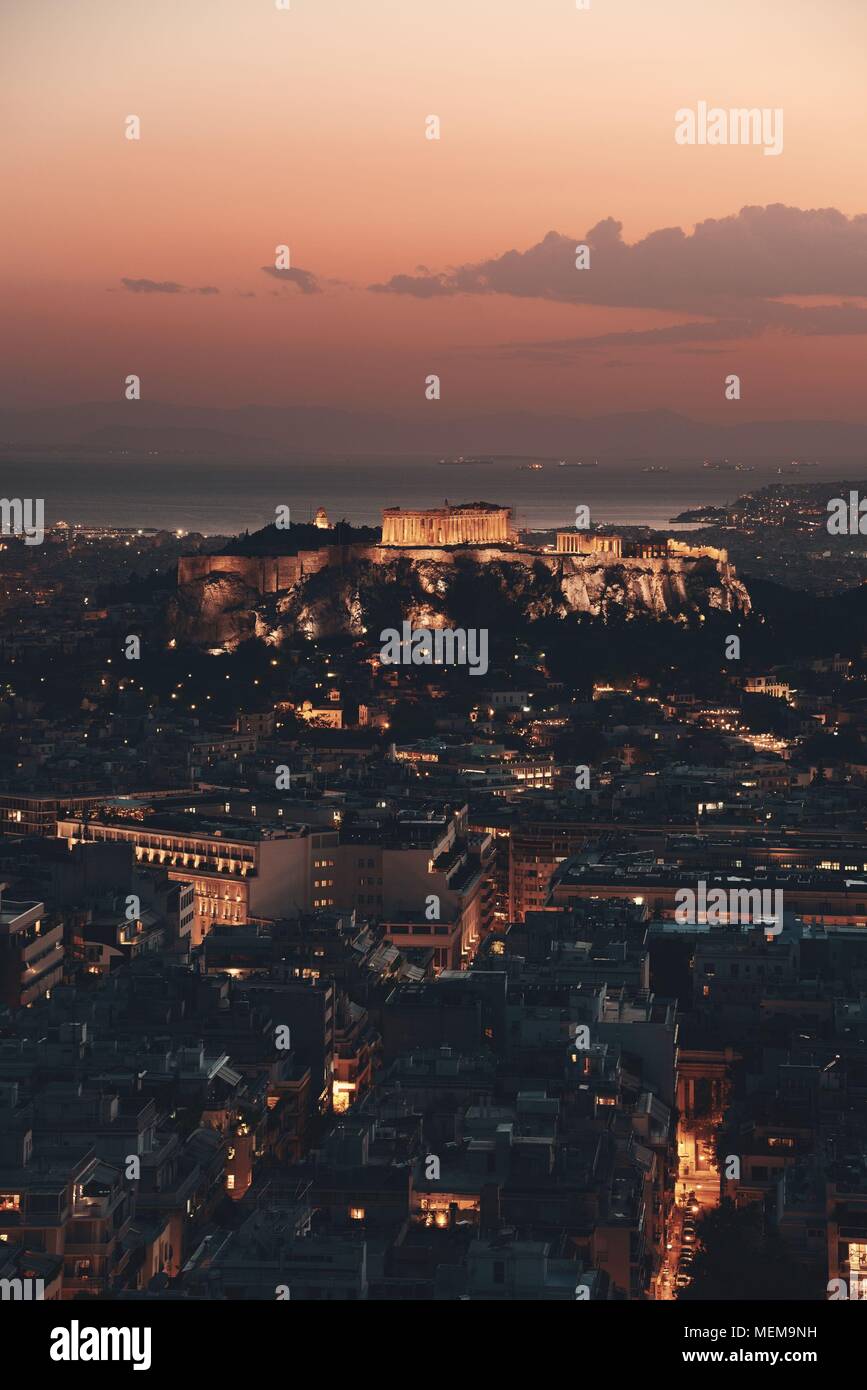 Athen Skyline Sonnenuntergang von Mt Lykavitos mit Akropolis, Griechenland gesehen. Stockfoto