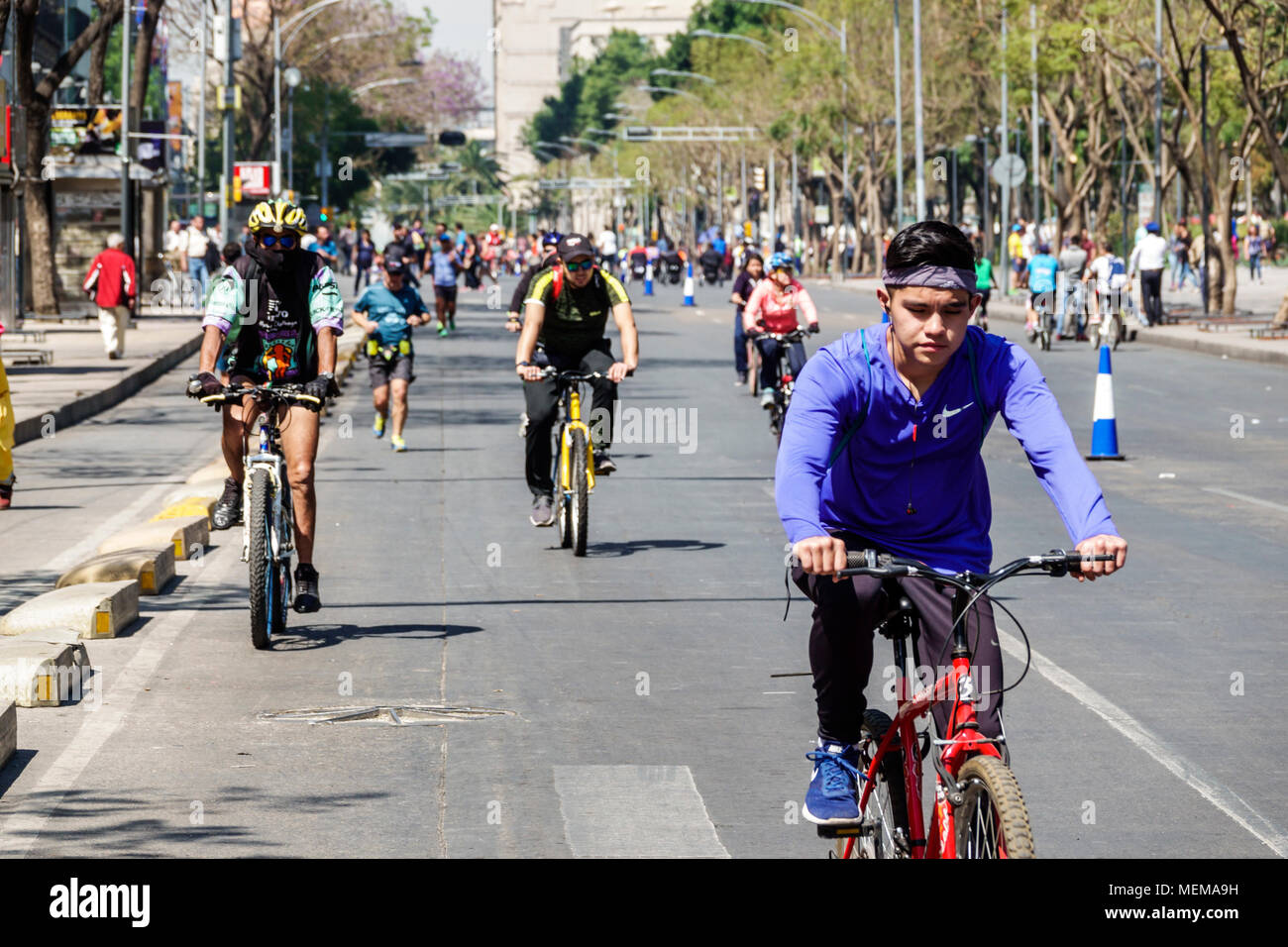 Mexiko-Stadt, Hispanic, historisches Zentrum, Avenida Juarez, Muevete en Bici, mit dem Fahrrad fahren, autofreie Sonntage Fahrrad Fahrräder Radfahren Reiten Fahrradfahren Stockfoto