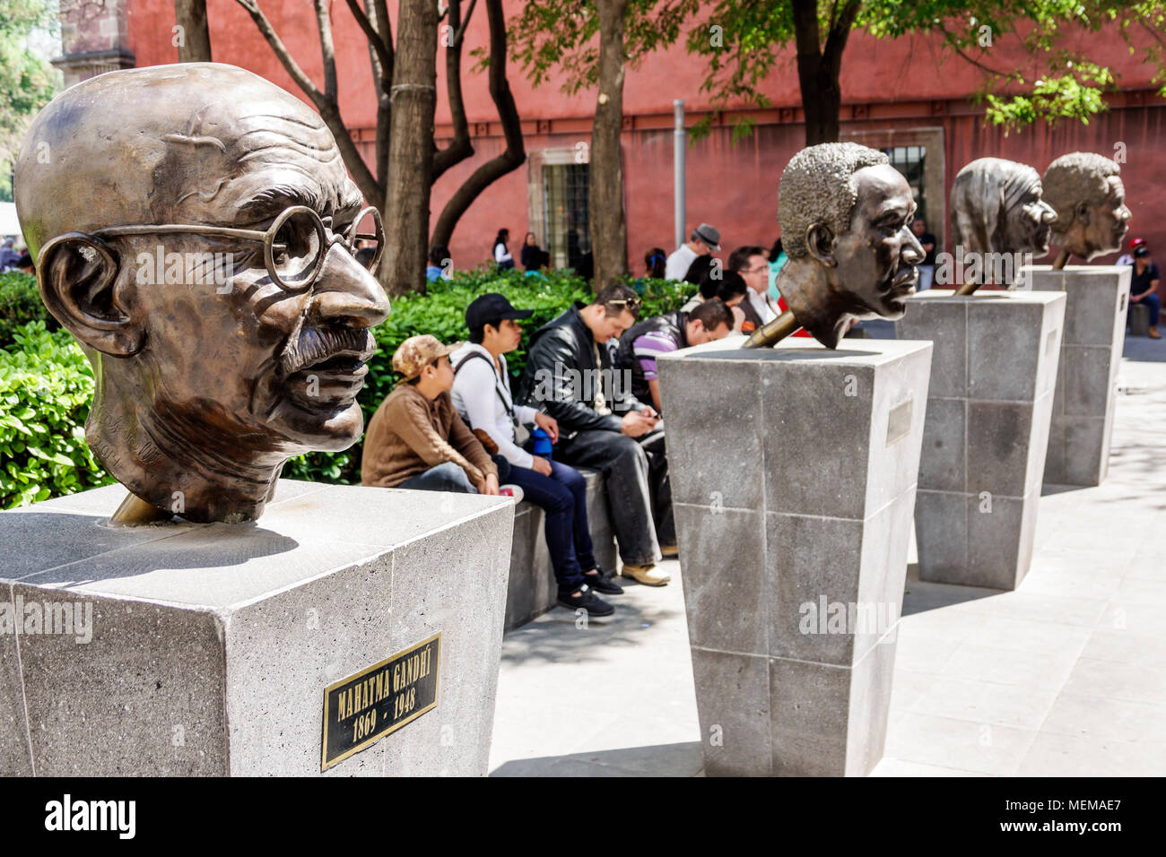 Mexiko-Stadt, Mexikanisch, Hispanic, historisches Zentrum, Plaza Juarez, Museo Memoria y Tolerancia, Memory & Tolerance Museum, Außenansicht, Innenhof, Sculp Stockfoto