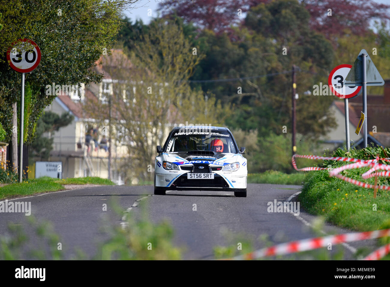 Melvyn Evans Treiber und Sean Hayde co Treiber racing Subaru Impreza WRC in der geschlossenen öffentlichen Straße Corbeau Sitze Rallye in Bradfield, Tendring & Clacton Stockfoto