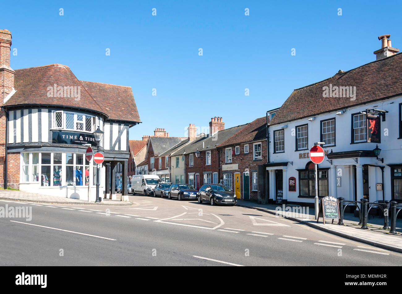 High Street, Milford-sur-mer, Hampshire, England, Vereinigtes Königreich Stockfoto