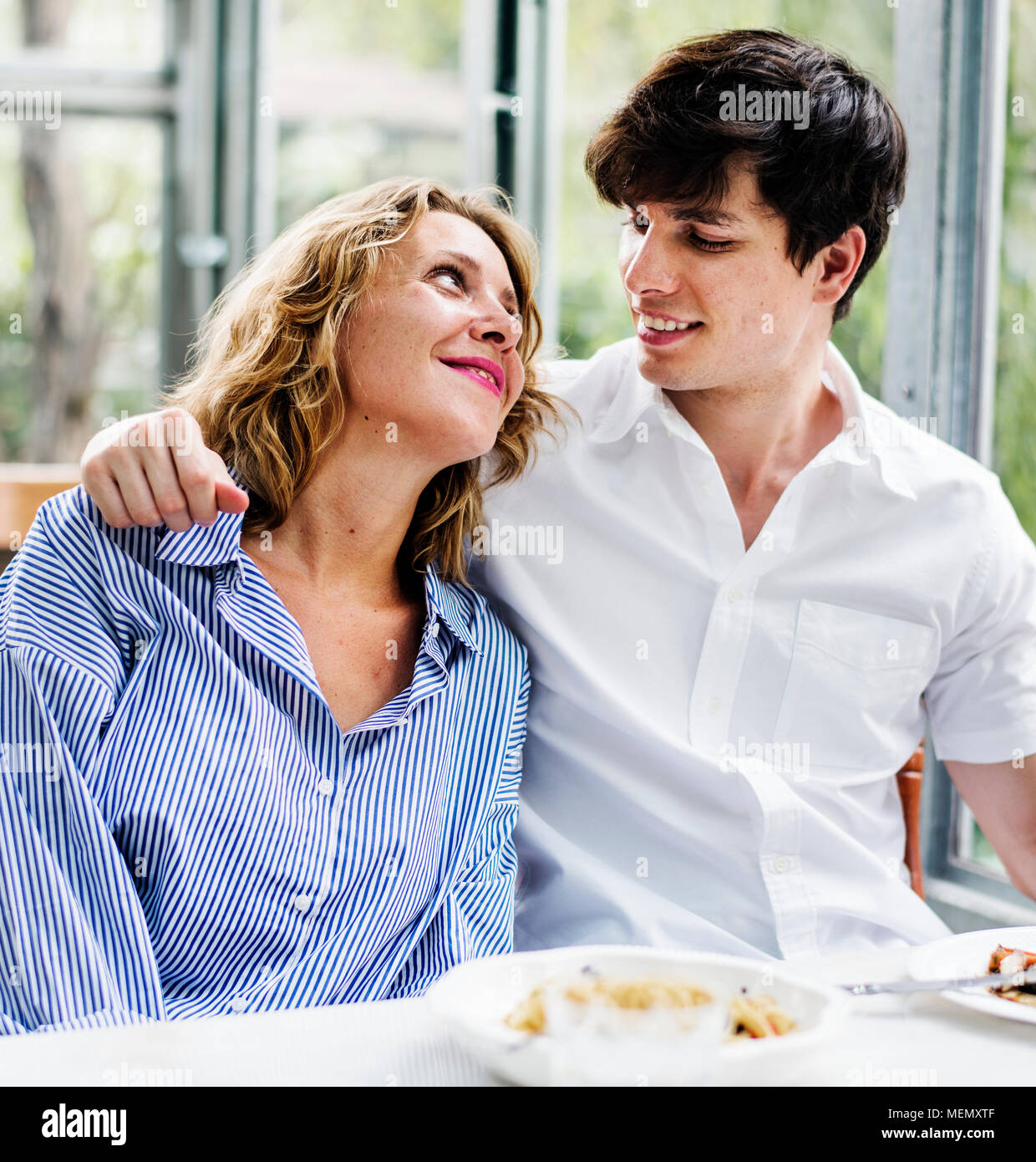Paar dating Im Cafe Stockfoto