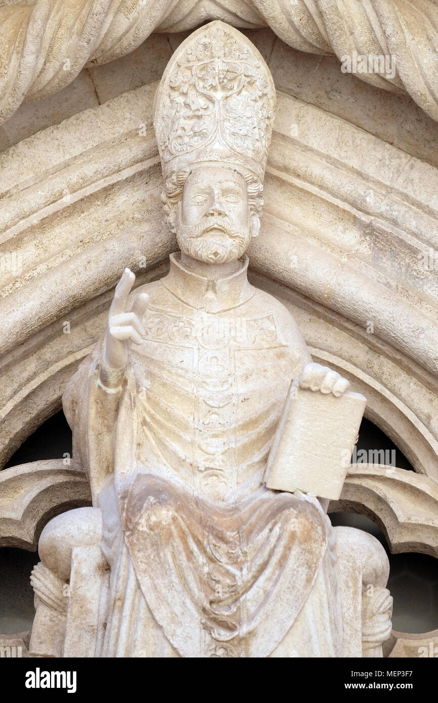 Statue des heiligen Evangelisten Markus auf der St. Markus Kirche in der historischen Stadt Korcula auf der Insel Korcula in Kroatien Stockfoto