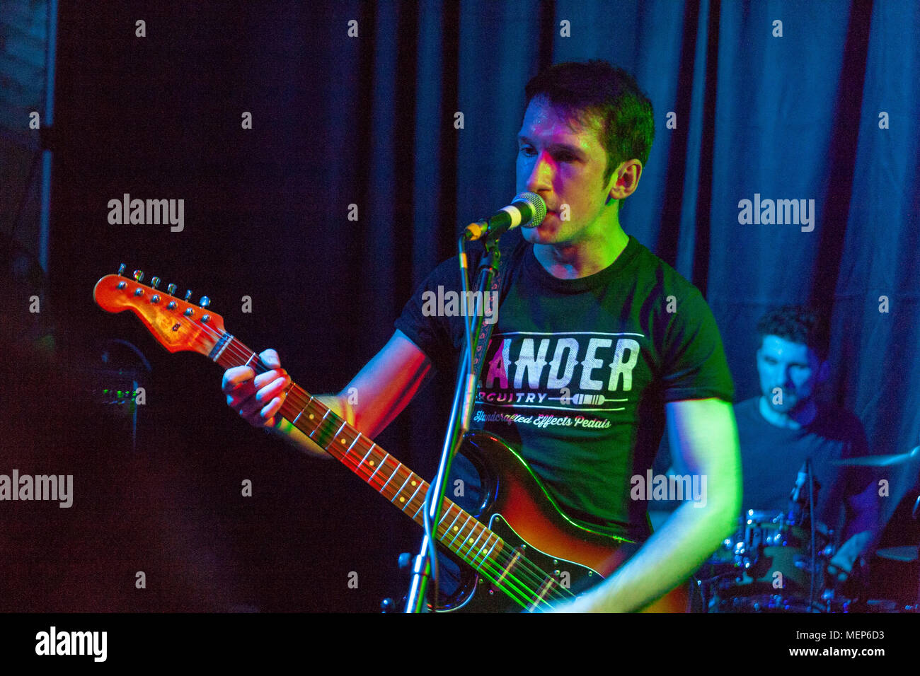 Der Holzofen Wilden sind einem rasanten Punk Rock Band aus Derry City, Nordirland. Mit pulsierenden Riffs und einem scharfen politischen Rand, sie sind oft im Vergleich zu Manic Street Prediger, Zukunft der Linken und Queens of the Stone Age. Die Band hat für ihren frenetischen Live-shows gelobt wurde, wird jede Nacht mit einem Full-blooded Cocktail der halsbrecherischen Gitarren und rasender Hymnen. Mit jedem Track der Holzofen wilden Anteil kiesige realen Geschichten von Enttäuschung und Empörung, eine Stimme für eine Generation mehr marginalisiert und verteilt als jemals zuvor. Paul Connolly Lead Vocals. Stockfoto