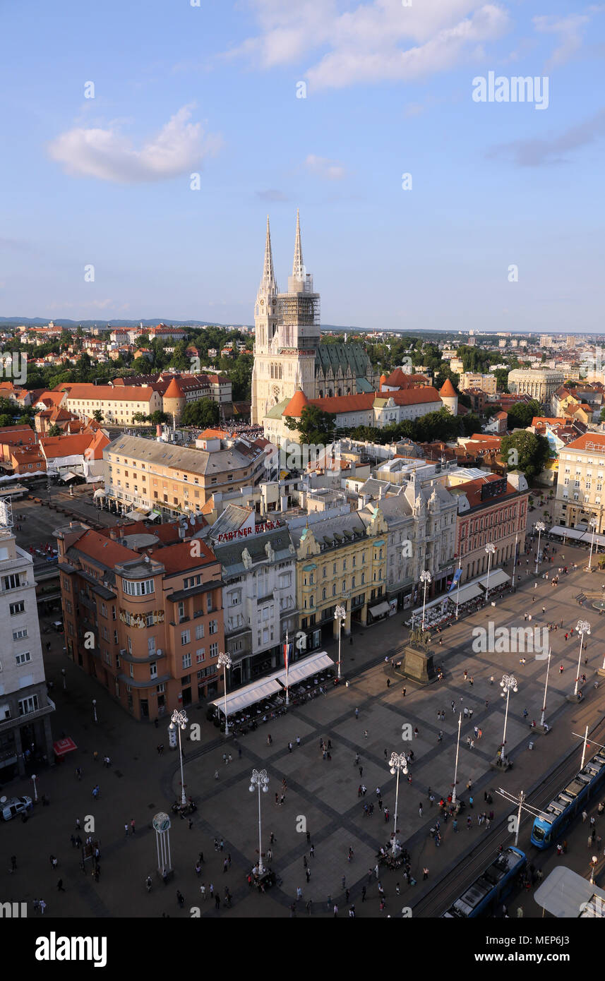 Ban Jelacic Platz und die Kathedrale Luftaufnahme in Zagreb, Kroatien. Stockfoto