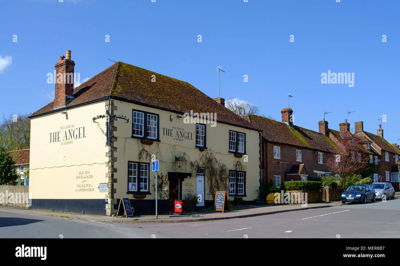 Hindon ein kleines Dorf in der Nähe von Warminster Wiltshire England UK The Angel Inn Stockfoto