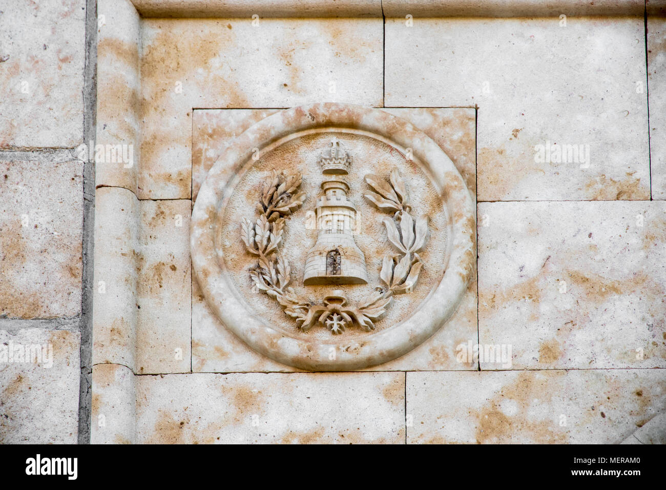Peleas de Arriba, Spanien. Emblem der militärischen Ingenieurs Corps der Spanischen Armee, in dem Gelände des ehemaligen Klosters von Valparaiso und Geburtsort o Stockfoto