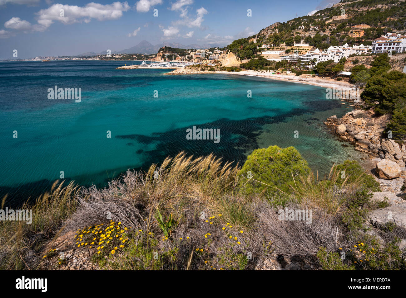 Zwischen Altea und Calpe die Mascarat Strand mit seinem türkisblauen Wasser Strände, Altea, Costa Blanca, Alicante, Spanien Stockfoto